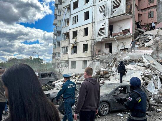 В Белгороде в результате обстрела ВСУ обрушился подъезд многоквартирного жилого дома