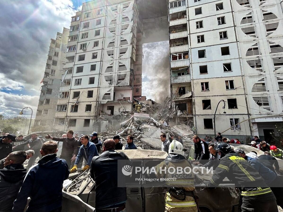 В Белгороде в результате обстрела ВСУ обрушился подъезд многоквартирного жилого дома