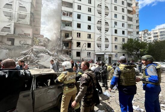 В Белгороде в результате обстрела ВСУ обрушился подъезд многоквартирного жилого дома
