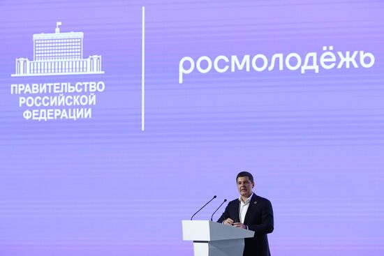 Международная выставка-форум "Россия"
Пленарная сессия "Возможности будущего: молодежь и дети. Молодежная политика и воспитание", Павильон № 75 (зал А, большой конференц-зал)
Дмитрий Артюхов, губернатор Ямало-Ненецкого автономного округа, председатель комиссии Государственного Совета по направлению "Молодежная политика" Место: Россия, Москва. Автор: Анатолий Медведь/РИА Новости. Выставка "Россия". Пленарная сессия "Возможности будущего: молодежь и дети. Молодежная политика и воспитание"