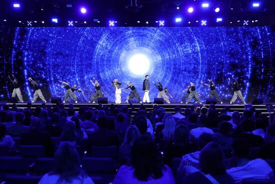 Международная выставка-форум "Россия"
Пленарная сессия "Возможности будущего: молодежь и дети. Молодежная политика и воспитание", Павильон № 75 (зал А, большой конференц-зал) Место: Россия, Москва. Автор: Анатолий Медведь/РИА Новости. Выставка "Россия". Пленарная сессия "Возможности будущего: молодежь и дети. Молодежная политика и воспитание"