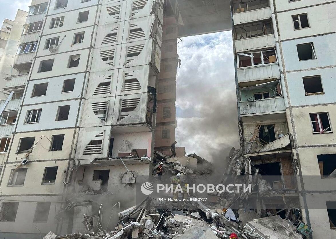 В Белгороде в результате обстрела ВСУ обрушился подъезд многоквартирного жилого дома