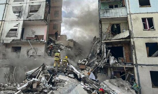 В Белгороде в результате обстрела ВСУ обрушился подъезд многоквартирного жилого дома