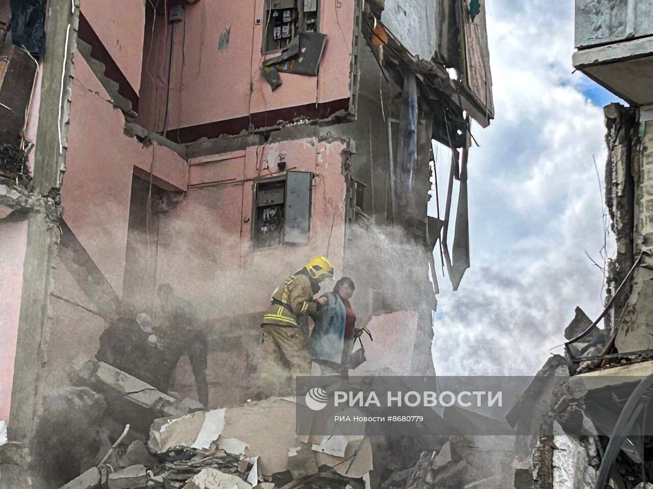 В Белгороде в результате обстрела ВСУ обрушился подъезд многоквартирного жилого дома