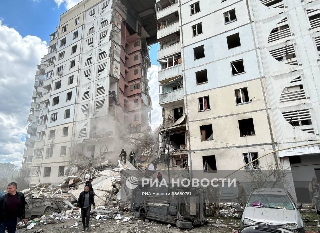 В Белгороде в результате обстрела ВСУ обрушился подъезд многоквартирного жилого дома