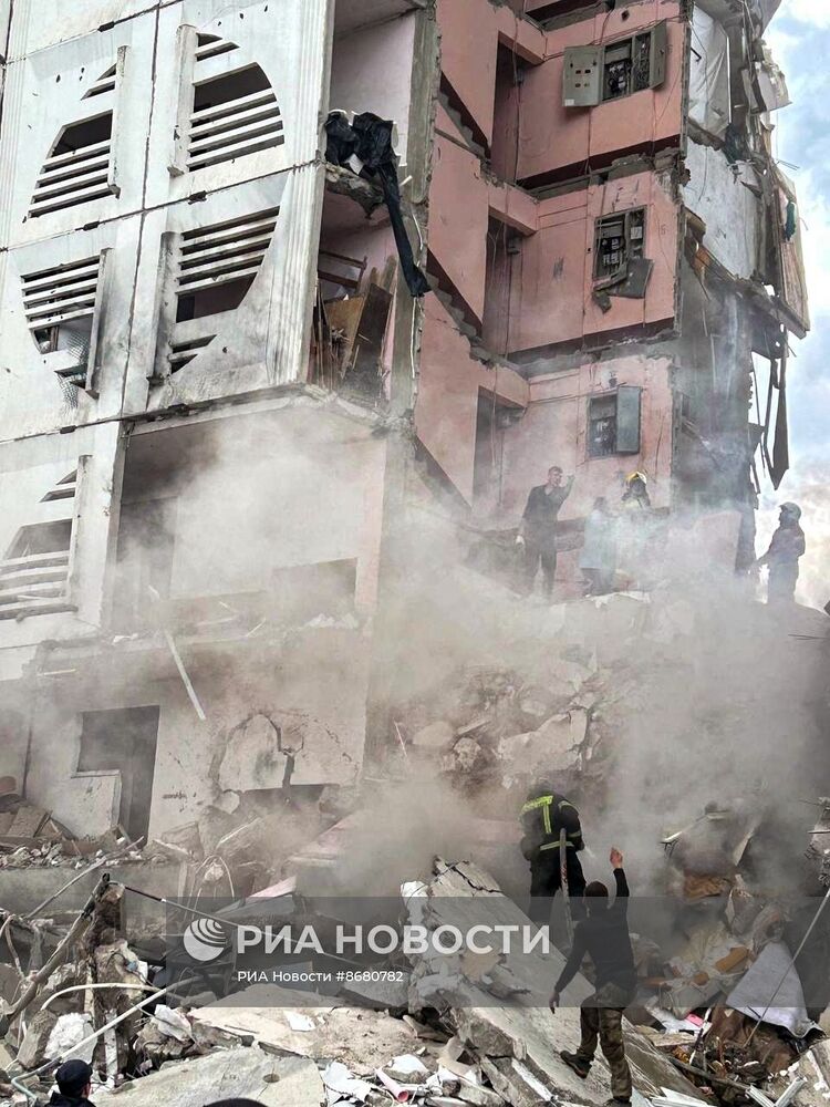 В Белгороде в результате обстрела ВСУ обрушился подъезд многоквартирного жилого дома