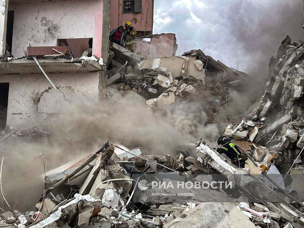 В Белгороде в результате обстрела ВСУ обрушился подъезд многоквартирного жилого дома