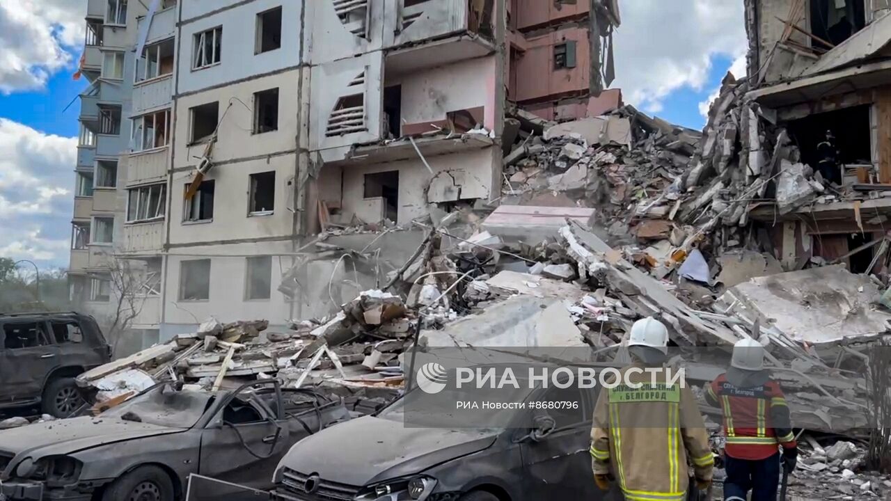 В Белгороде в результате обстрела ВСУ обрушился подъезд многоквартирного жилого дома