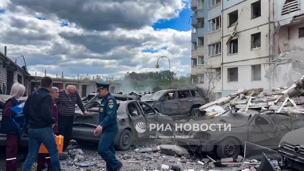 В Белгороде в результате обстрела ВСУ обрушился подъезд многоквартирного жилого дома