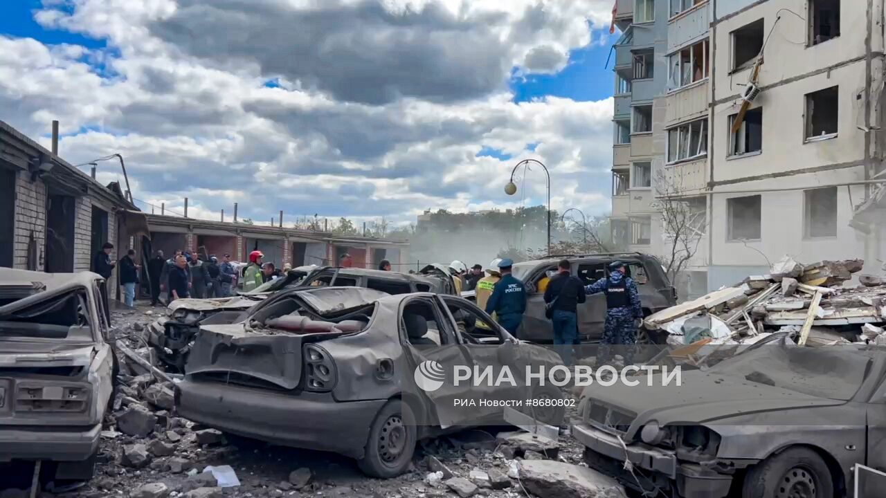 В Белгороде в результате обстрела ВСУ обрушился подъезд многоквартирного жилого дома