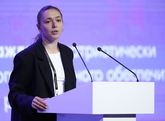 Международная выставка-форум "Россия"
Пленарная сессия "Возможности будущего: молодежь и дети. Молодежная политика и воспитание", Павильон № 75 (зал А, большой конференц-зал)
Ксения Разуваева, руководитель Федерального агентства по делам молодёжи Место: Россия, Москва. Автор: Анатолий Медведь/РИА Новости. Выставка "Россия". Пленарная сессия "Возможности будущего: молодежь и дети. Молодежная политика и воспитание"