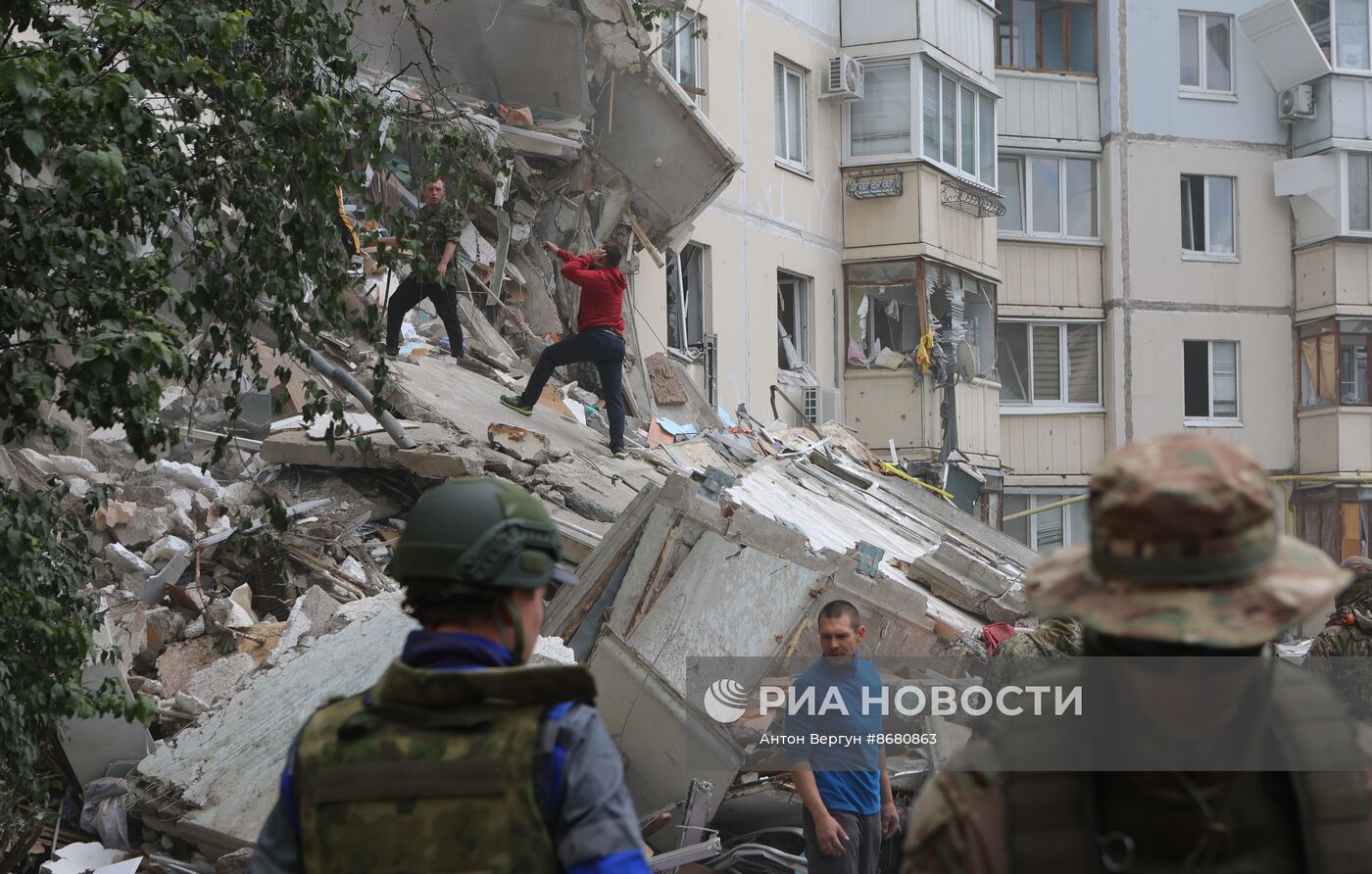 В Белгороде в результате обстрела ВСУ обрушился подъезд многоквартирного жилого дома