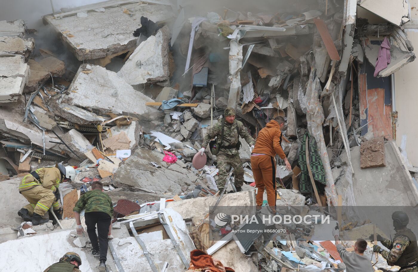 В Белгороде в результате обстрела ВСУ обрушился подъезд многоквартирного жилого дома