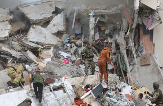 В Белгороде в результате обстрела ВСУ обрушился подъезд многоквартирного жилого дома