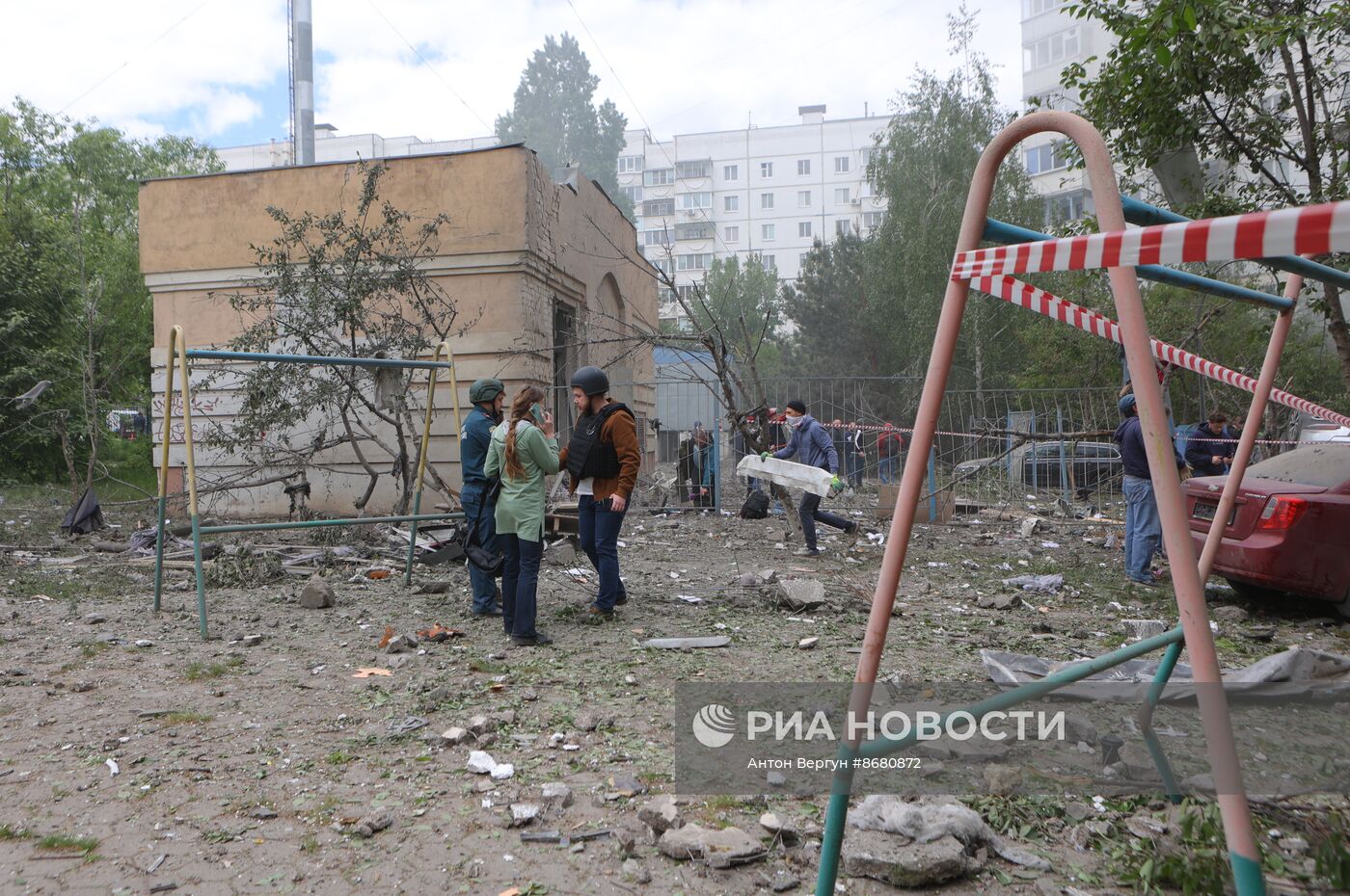 В Белгороде в результате обстрела ВСУ обрушился подъезд многоквартирного жилого дома