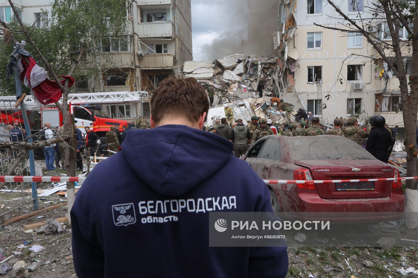 В Белгороде в результате обстрела ВСУ обрушился подъезд многоквартирного жилого дома