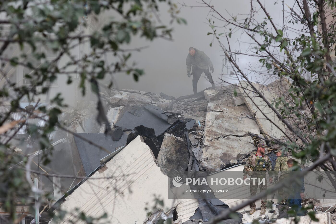 В Белгороде в результате обстрела ВСУ обрушился подъезд многоквартирного жилого дома