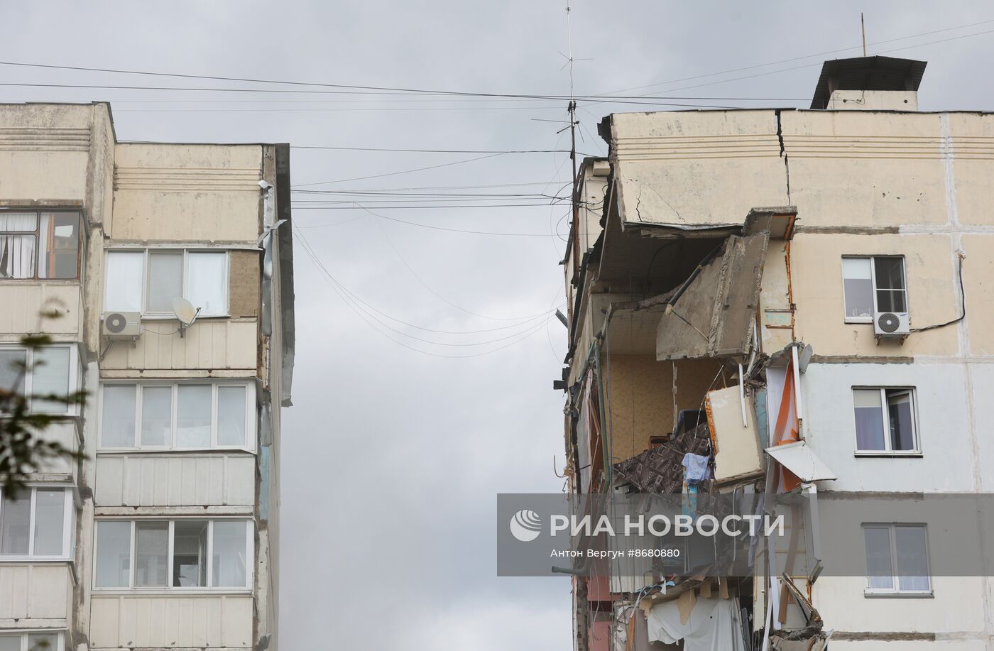 В Белгороде в результате обстрела ВСУ обрушился подъезд многоквартирного жилого дома