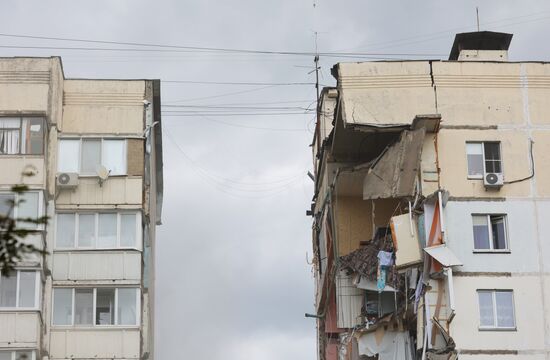 В Белгороде в результате обстрела ВСУ обрушился подъезд многоквартирного жилого дома