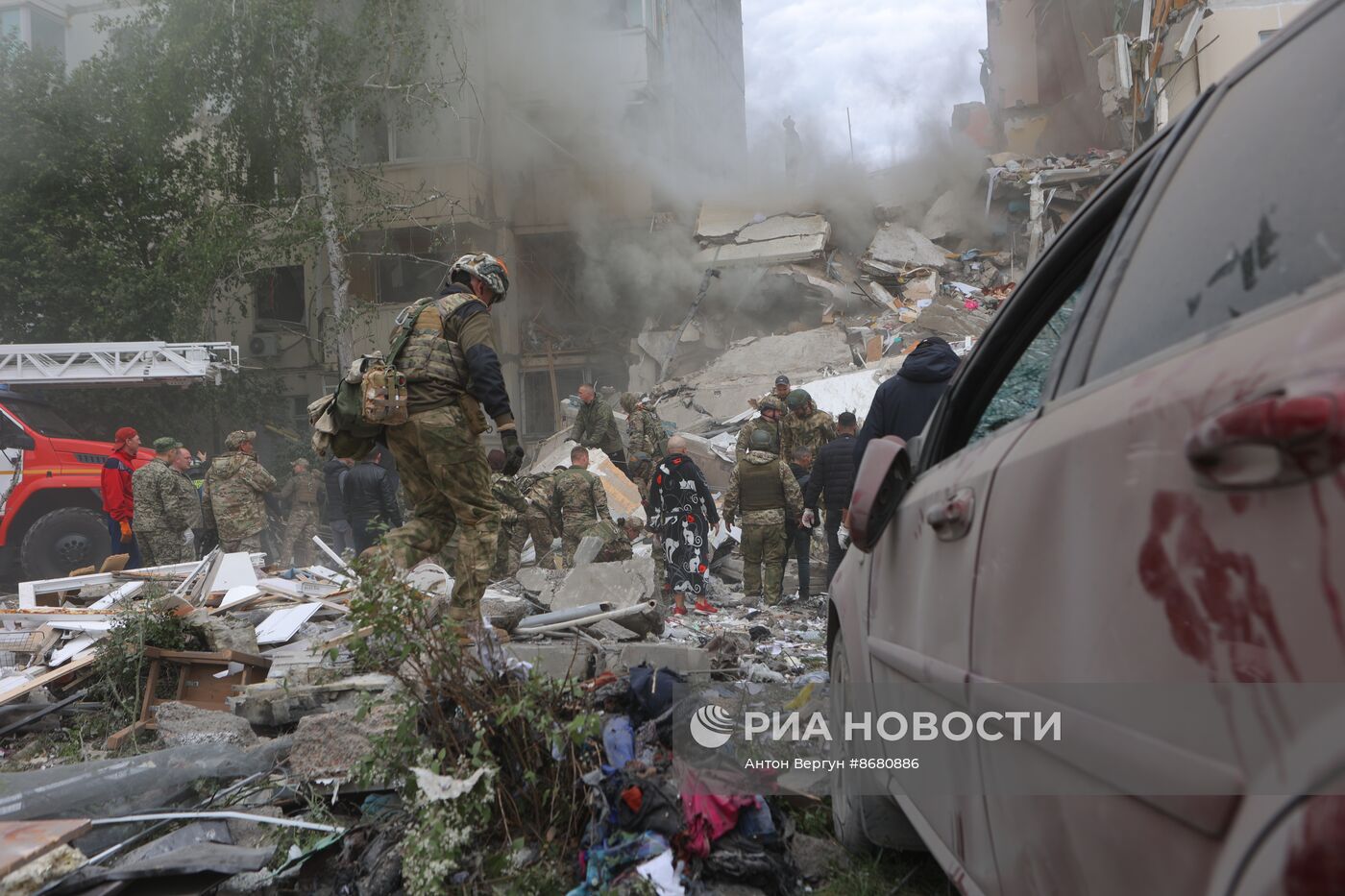 В Белгороде в результате обстрела ВСУ обрушился подъезд многоквартирного жилого дома