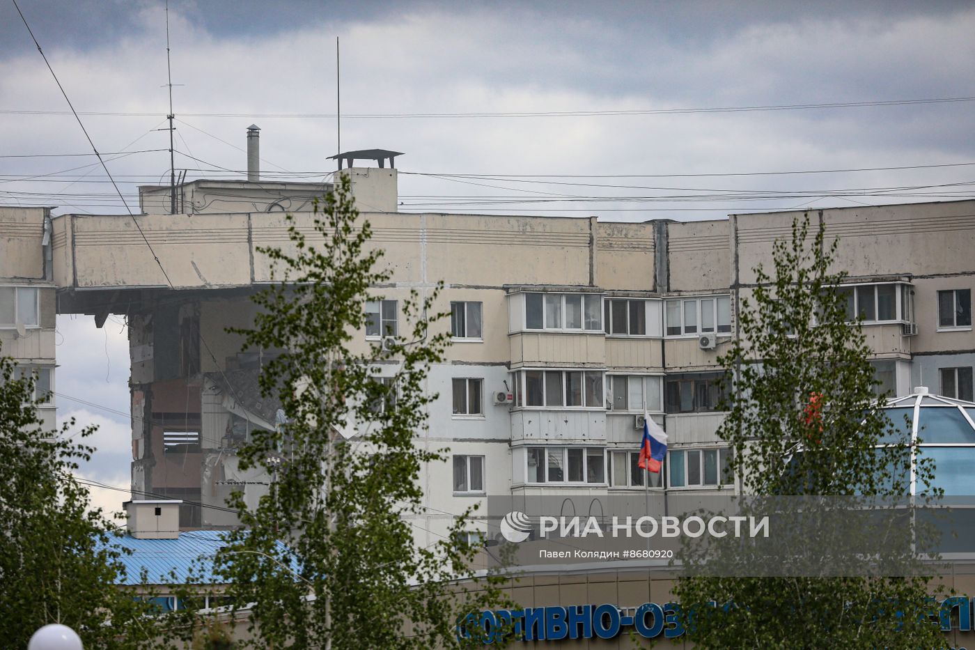 В Белгороде в результате обстрела ВСУ обрушился подъезд многоквартирного жилого дома