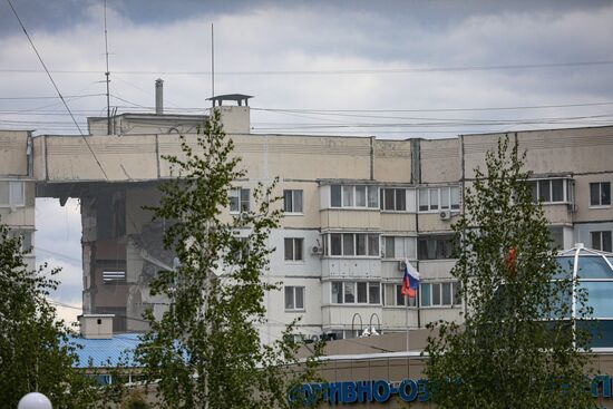 В Белгороде в результате обстрела ВСУ обрушился подъезд многоквартирного жилого дома