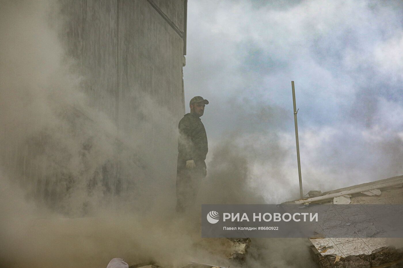 В Белгороде в результате обстрела ВСУ обрушился подъезд многоквартирного жилого дома