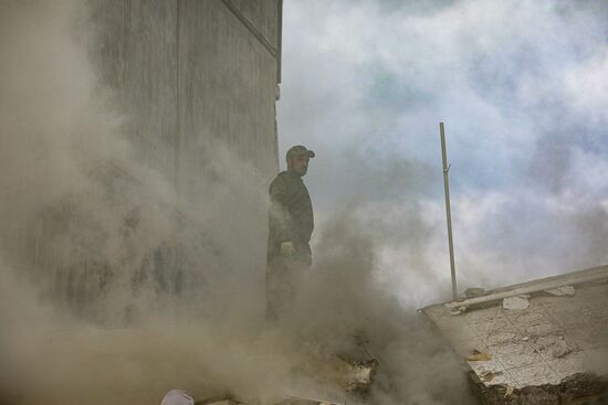 В Белгороде в результате обстрела ВСУ обрушился подъезд многоквартирного жилого дома