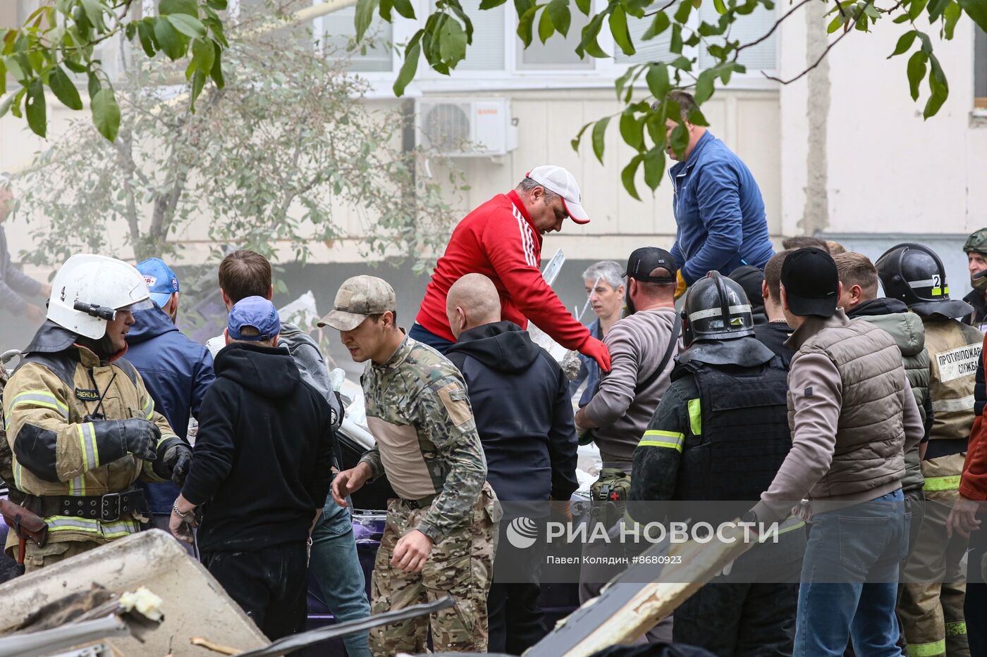 В Белгороде в результате обстрела ВСУ обрушился подъезд многоквартирного жилого дома