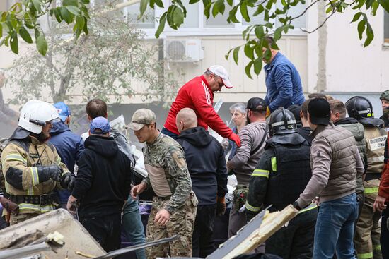 В Белгороде в результате обстрела ВСУ обрушился подъезд многоквартирного жилого дома