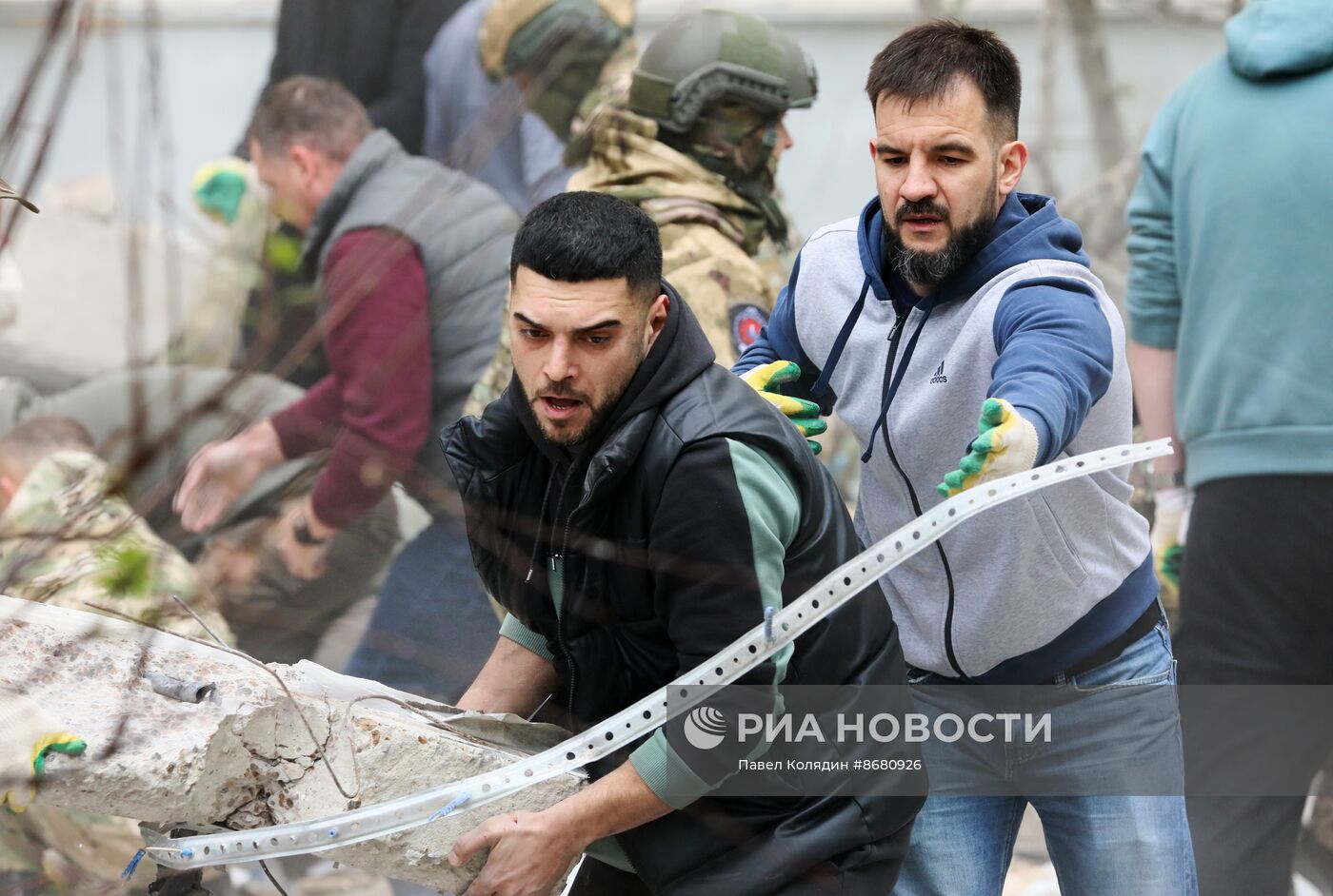 В Белгороде в результате обстрела ВСУ обрушился подъезд многоквартирного жилого дома