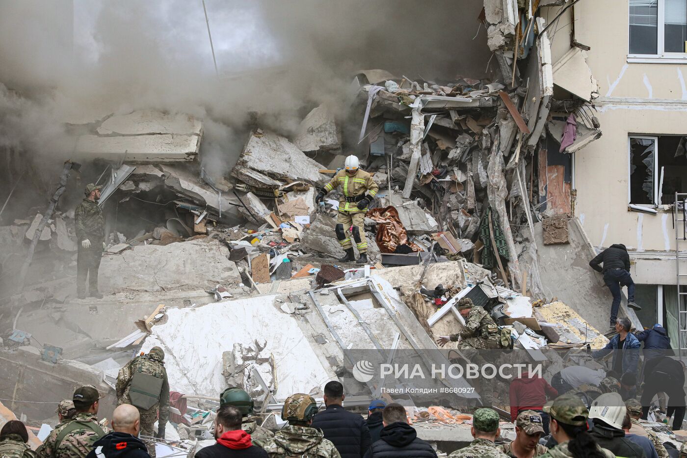 В Белгороде в результате обстрела ВСУ обрушился подъезд многоквартирного жилого дома