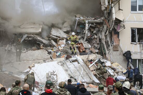 В Белгороде в результате обстрела ВСУ обрушился подъезд многоквартирного жилого дома