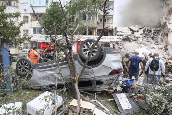 В Белгороде в результате обстрела ВСУ обрушился подъезд многоквартирного жилого дома