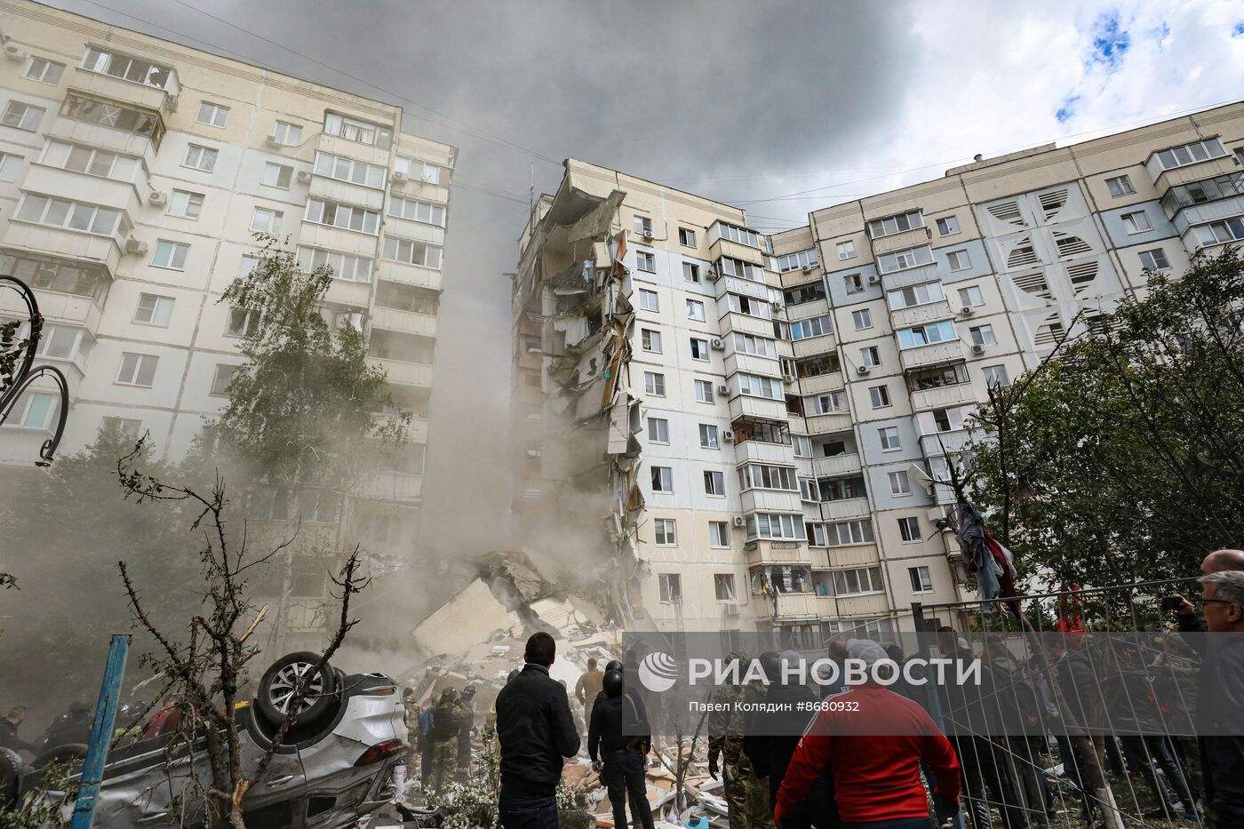 В Белгороде в результате обстрела ВСУ обрушился подъезд многоквартирного жилого дома