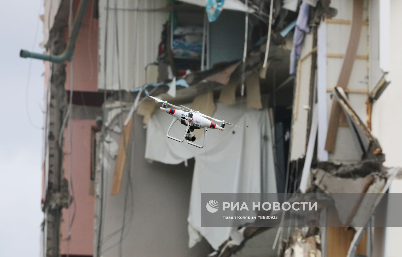 В Белгороде в результате обстрела ВСУ обрушился подъезд многоквартирного жилого дома