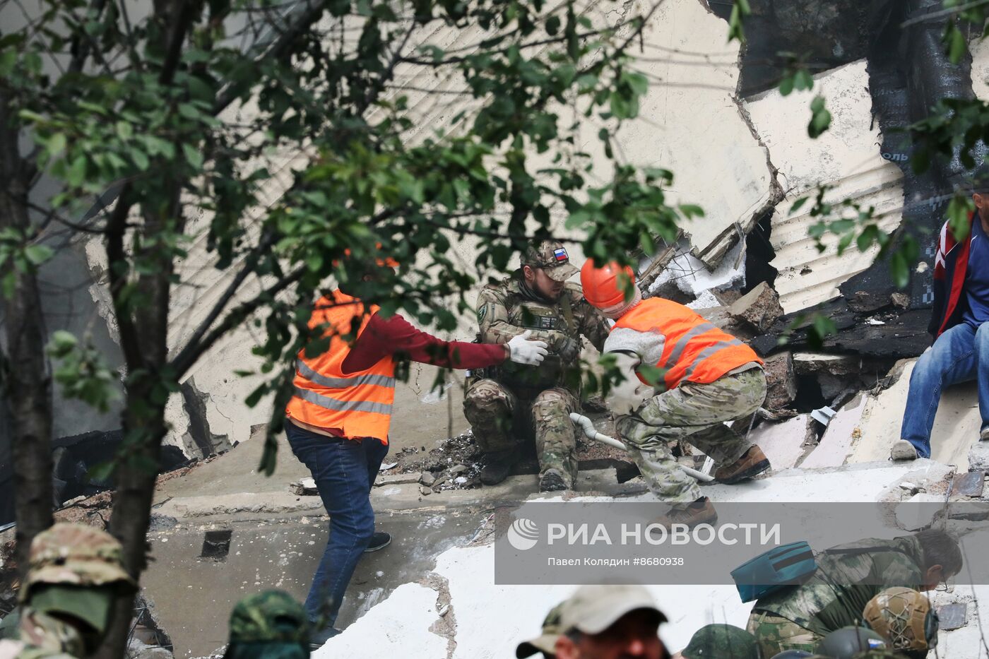 В Белгороде в результате обстрела ВСУ обрушился подъезд многоквартирного жилого дома
