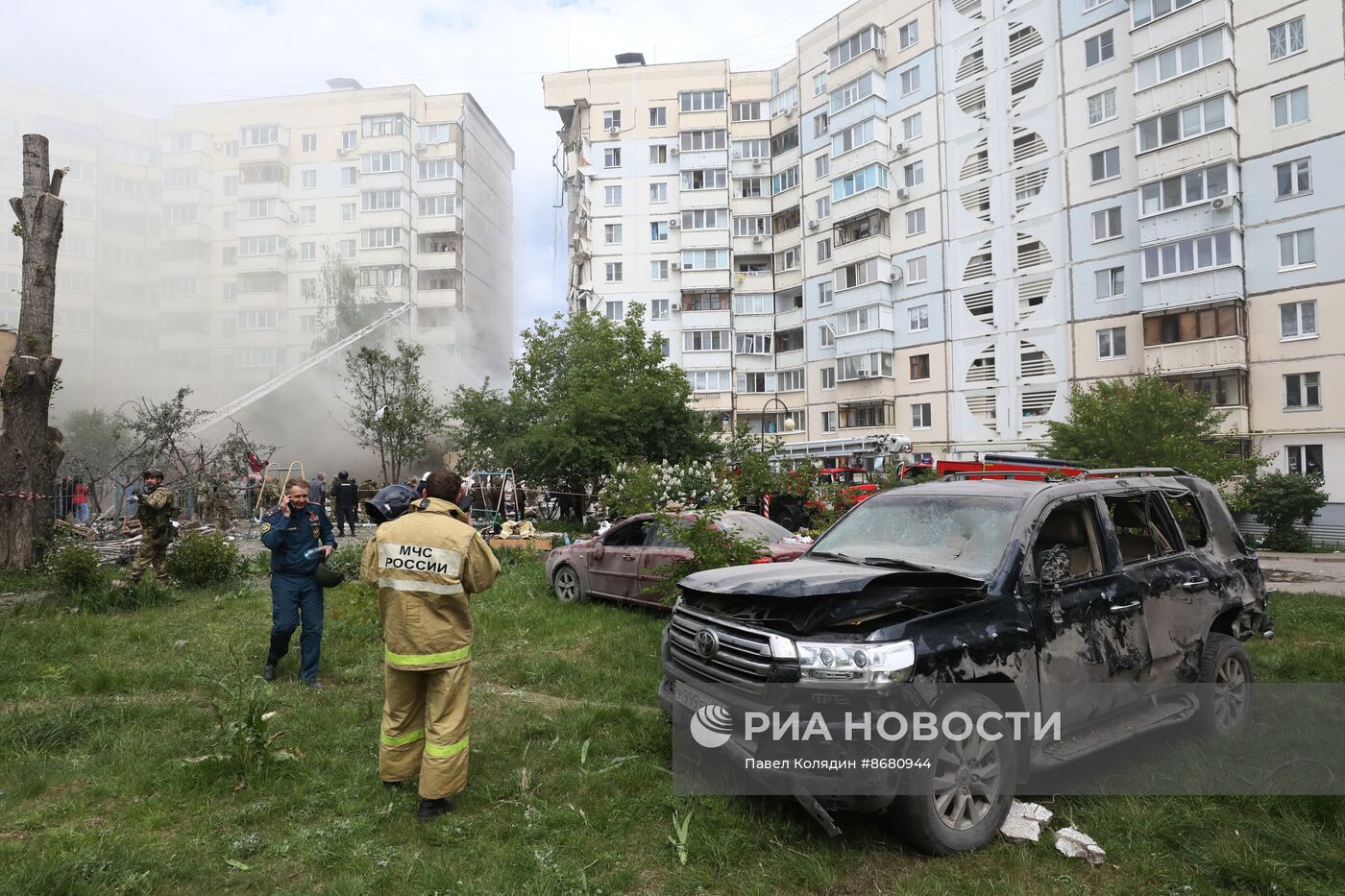 В Белгороде в результате обстрела ВСУ обрушился подъезд многоквартирного жилого дома