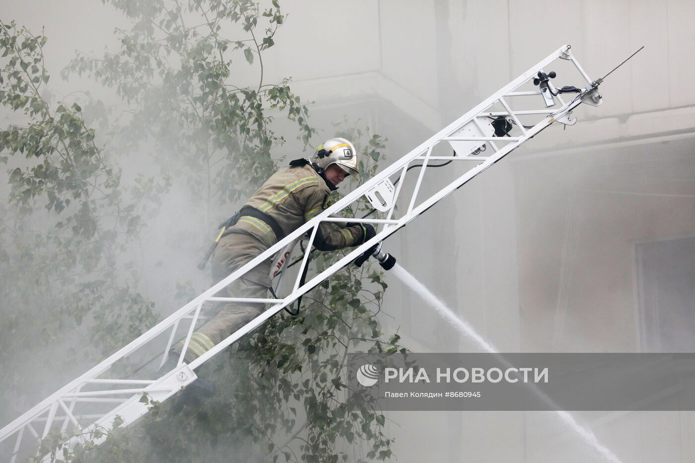 В Белгороде в результате обстрела ВСУ обрушился подъезд многоквартирного жилого дома
