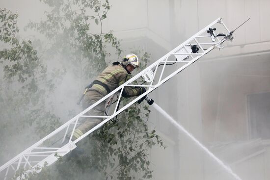 В Белгороде в результате обстрела ВСУ обрушился подъезд многоквартирного жилого дома