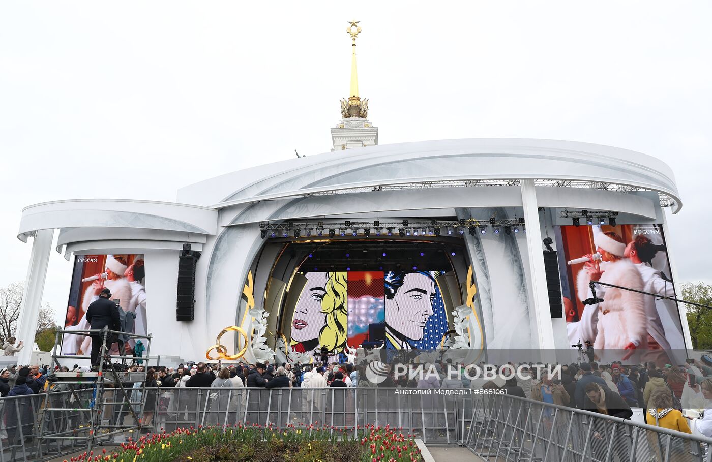 Выставка "Россия". Праздничный концерт для молодоженов в рамках Всероссийского свадебного фестиваля