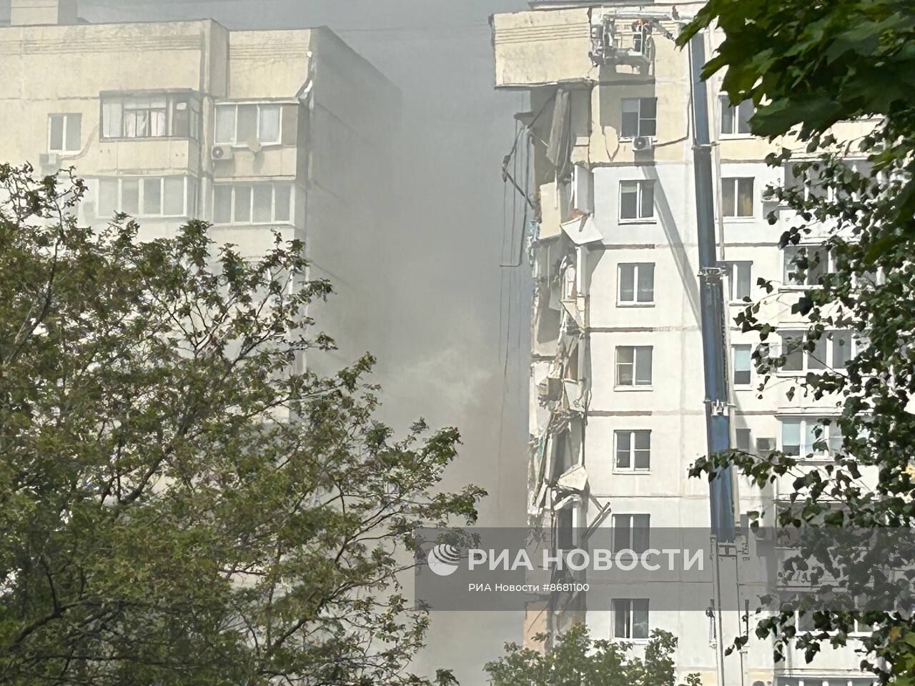 В Белгороде в результате обстрела ВСУ обрушился подъезд многоквартирного жилого дома
