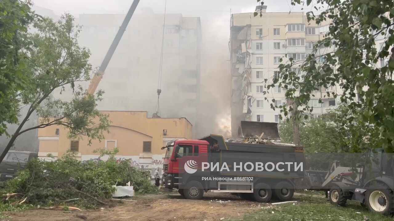 В Белгороде в результате обстрела ВСУ обрушился подъезд многоквартирного жилого дома