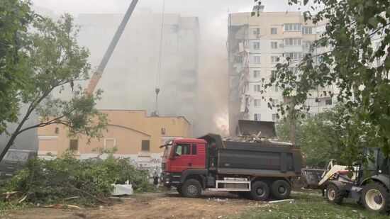 В Белгороде в результате обстрела ВСУ обрушился подъезд многоквартирного жилого дома