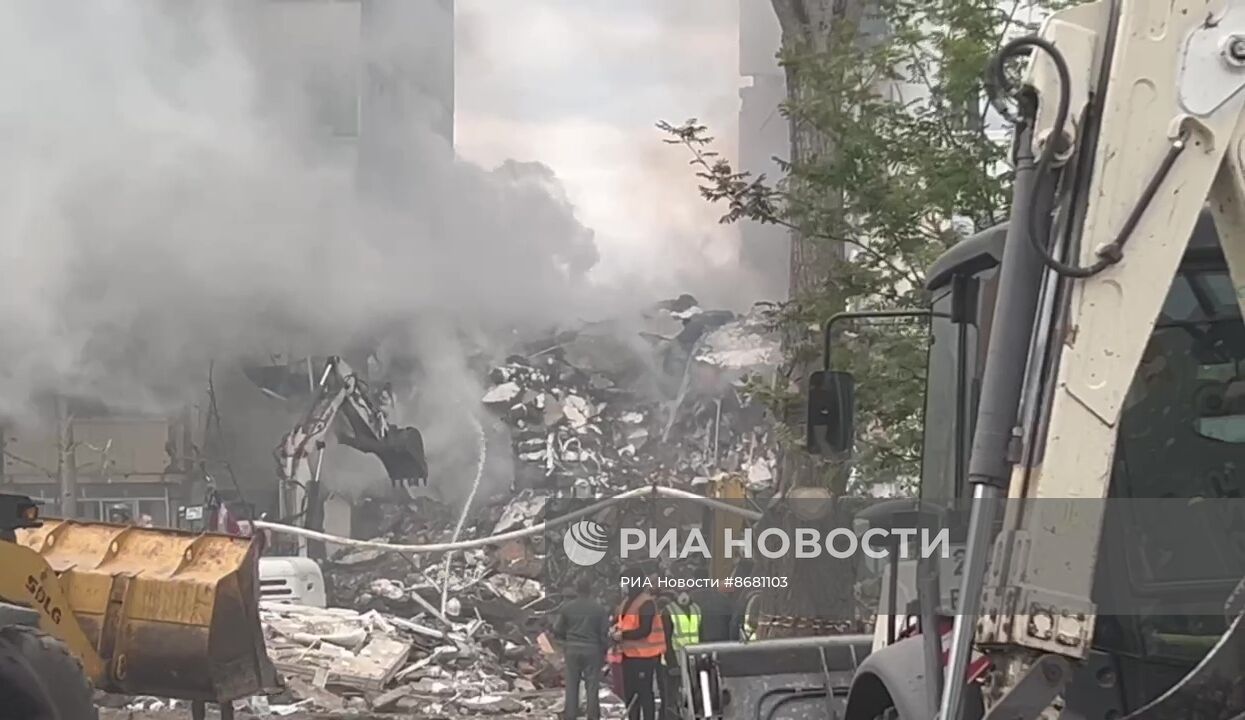 В Белгороде в результате обстрела ВСУ обрушился подъезд многоквартирного жилого дома