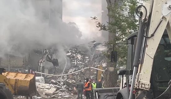 В Белгороде в результате обстрела ВСУ обрушился подъезд многоквартирного жилого дома