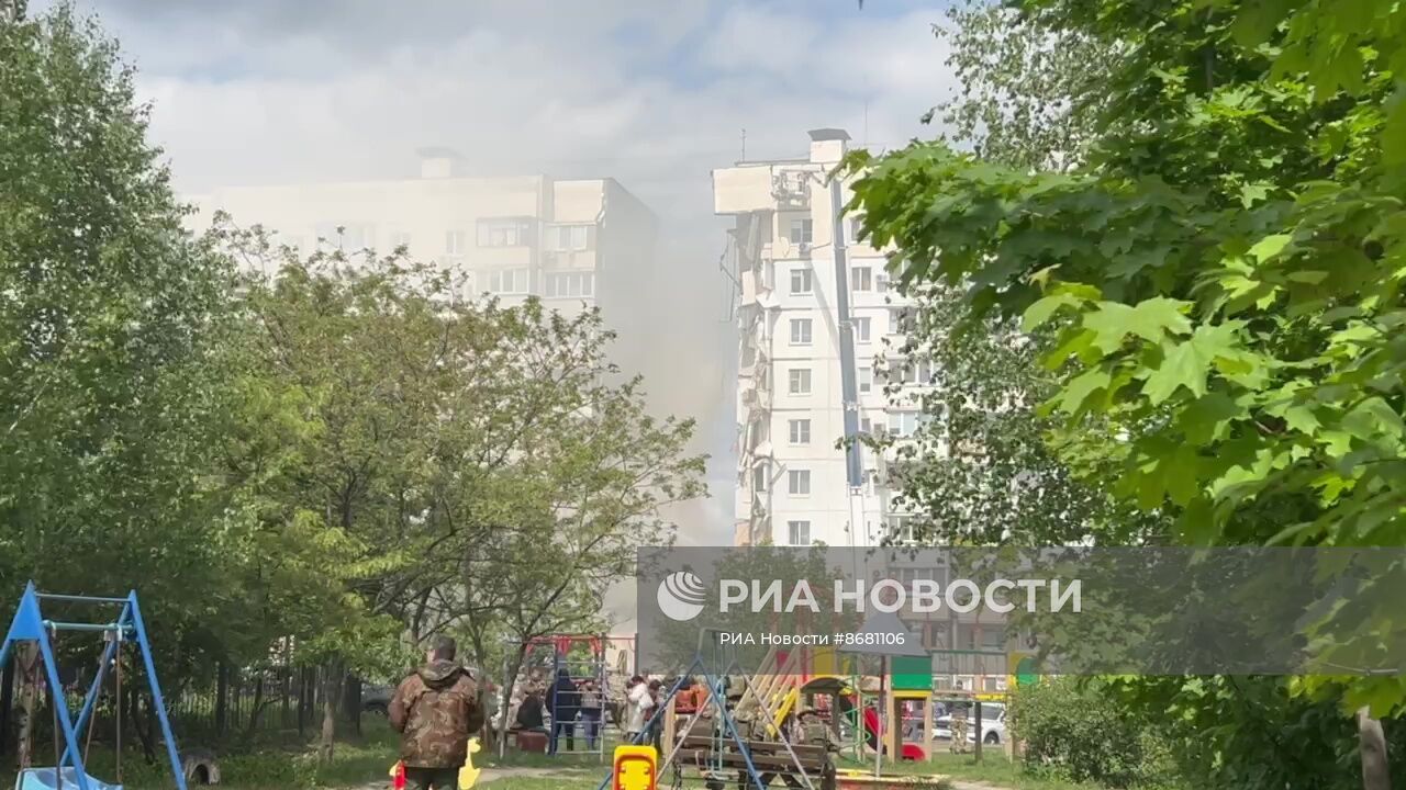 В Белгороде в результате обстрела ВСУ обрушился подъезд многоквартирного жилого дома