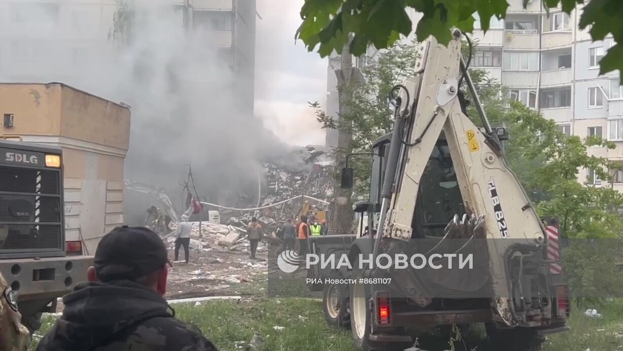 В Белгороде в результате обстрела ВСУ обрушился подъезд многоквартирного жилого дома