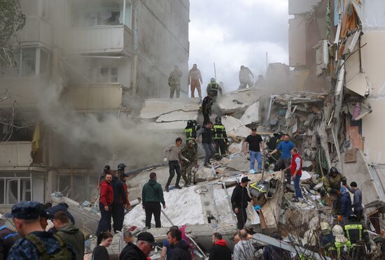 В Белгороде в результате обстрела ВСУ обрушился подъезд многоквартирного жилого дома