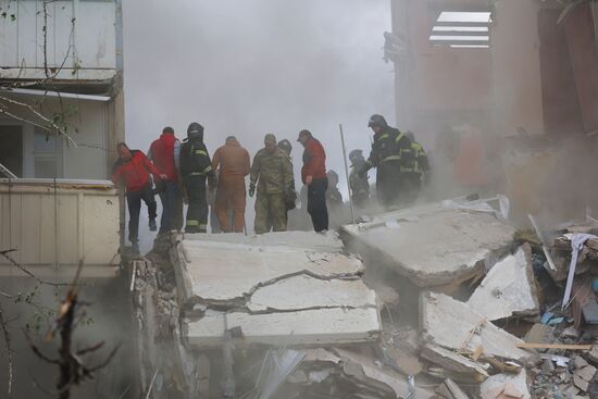 В Белгороде в результате обстрела ВСУ обрушился подъезд многоквартирного жилого дома